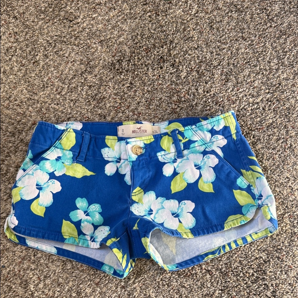 Hollister Women's Blue and Green Floral Jean Shorts   PERFECT CONDITION